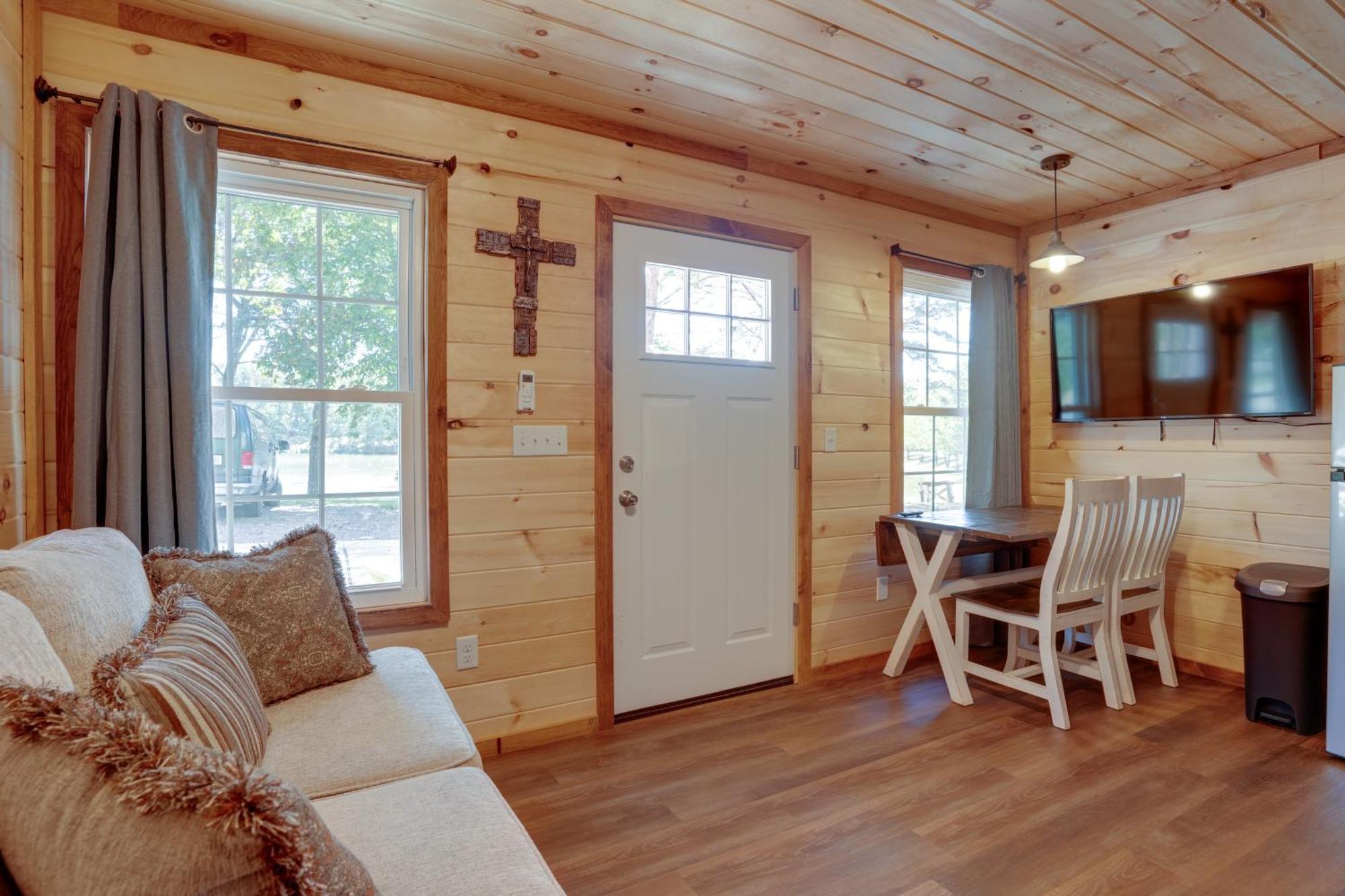 Lakeside Trenton Cabin On 7-Acre Property! Εξωτερικό φωτογραφία